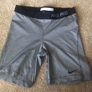 Nike Pros gray